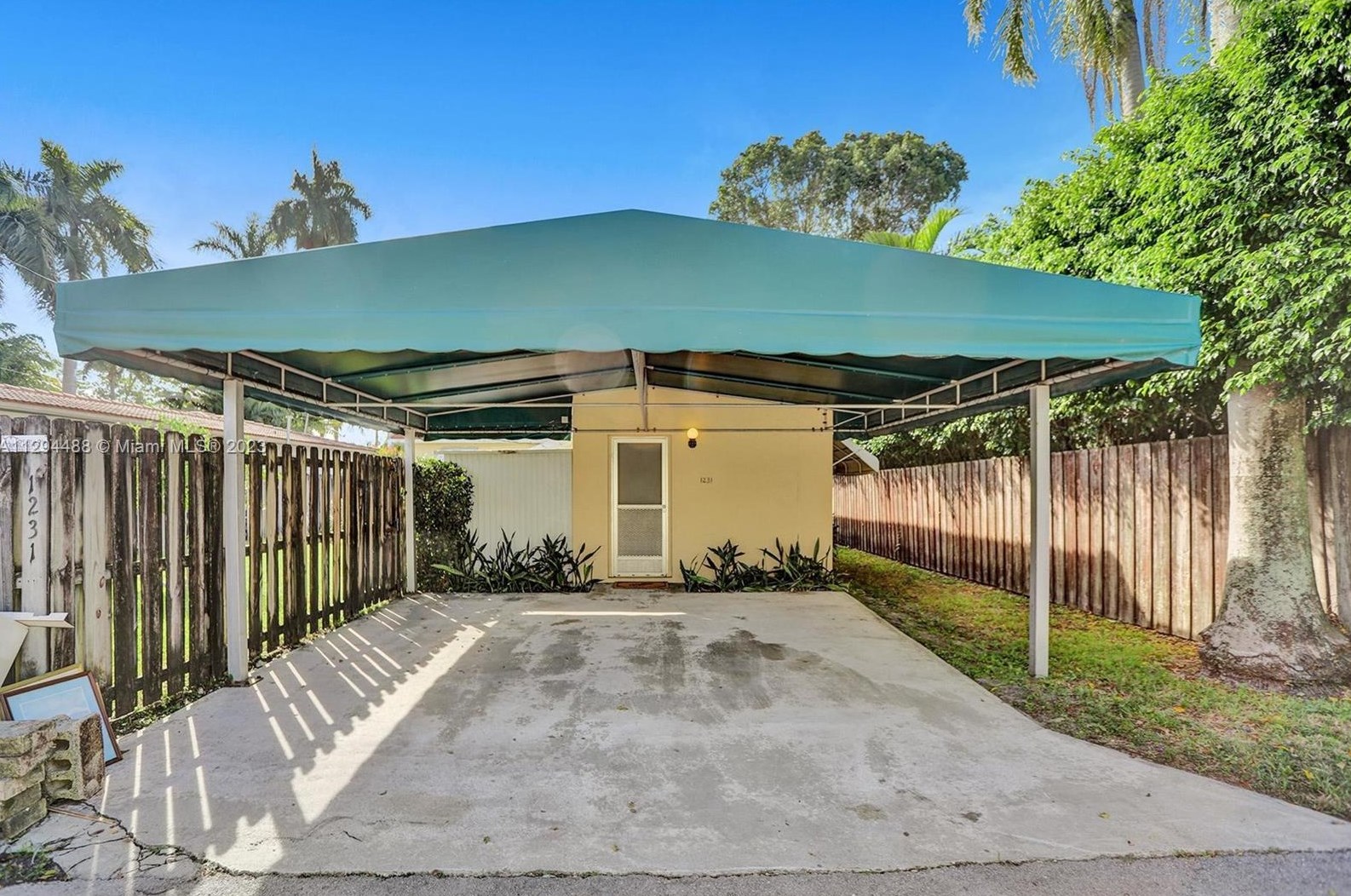 1231 Van Buren St, Hollywood FL 33020-5111 exterior