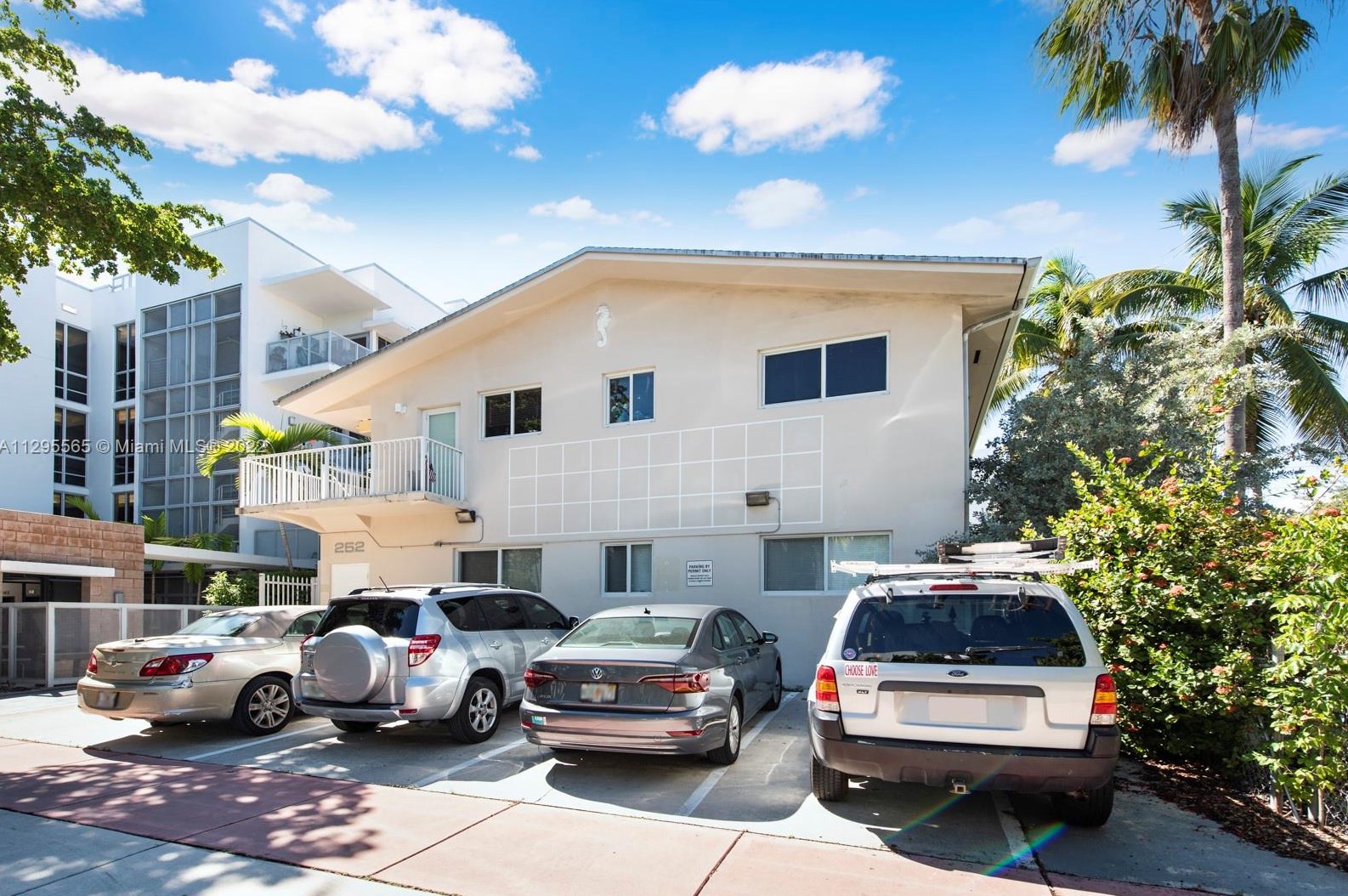 252 Jefferson Ave, Miami FL  33139-7024 exterior