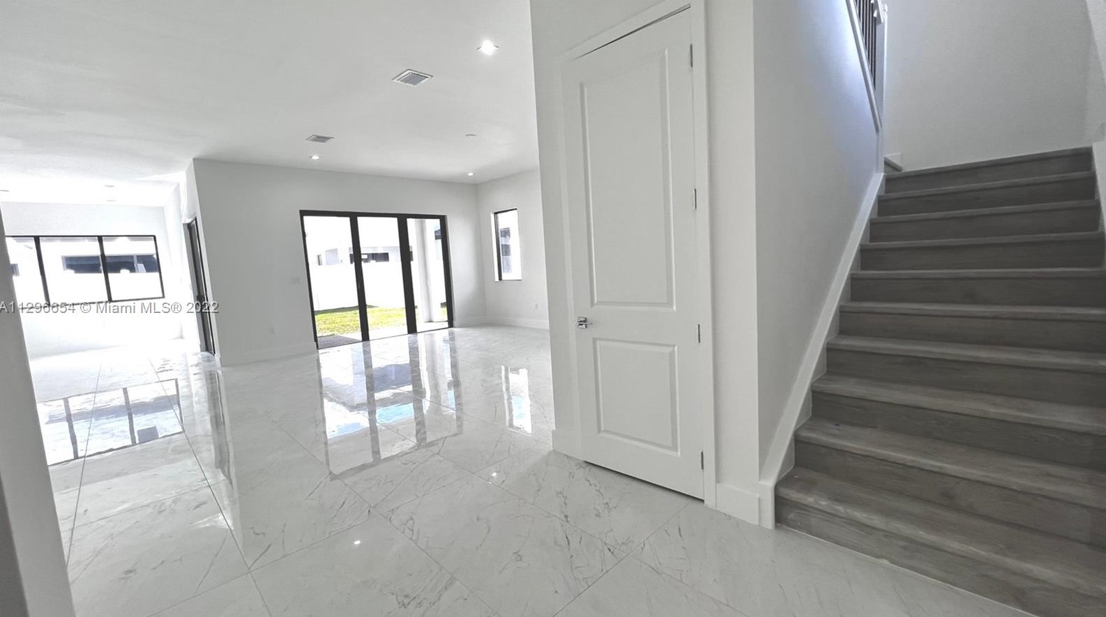 8078 48th Ter, Miami FL  33166-6602 exterior