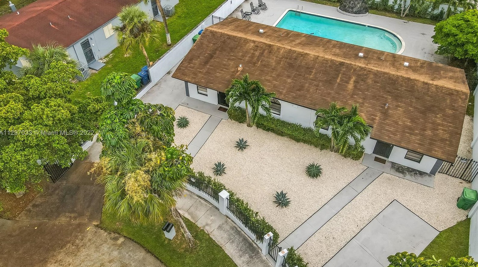 2530 175 Ter, Miami FL 33055-3632 exterior