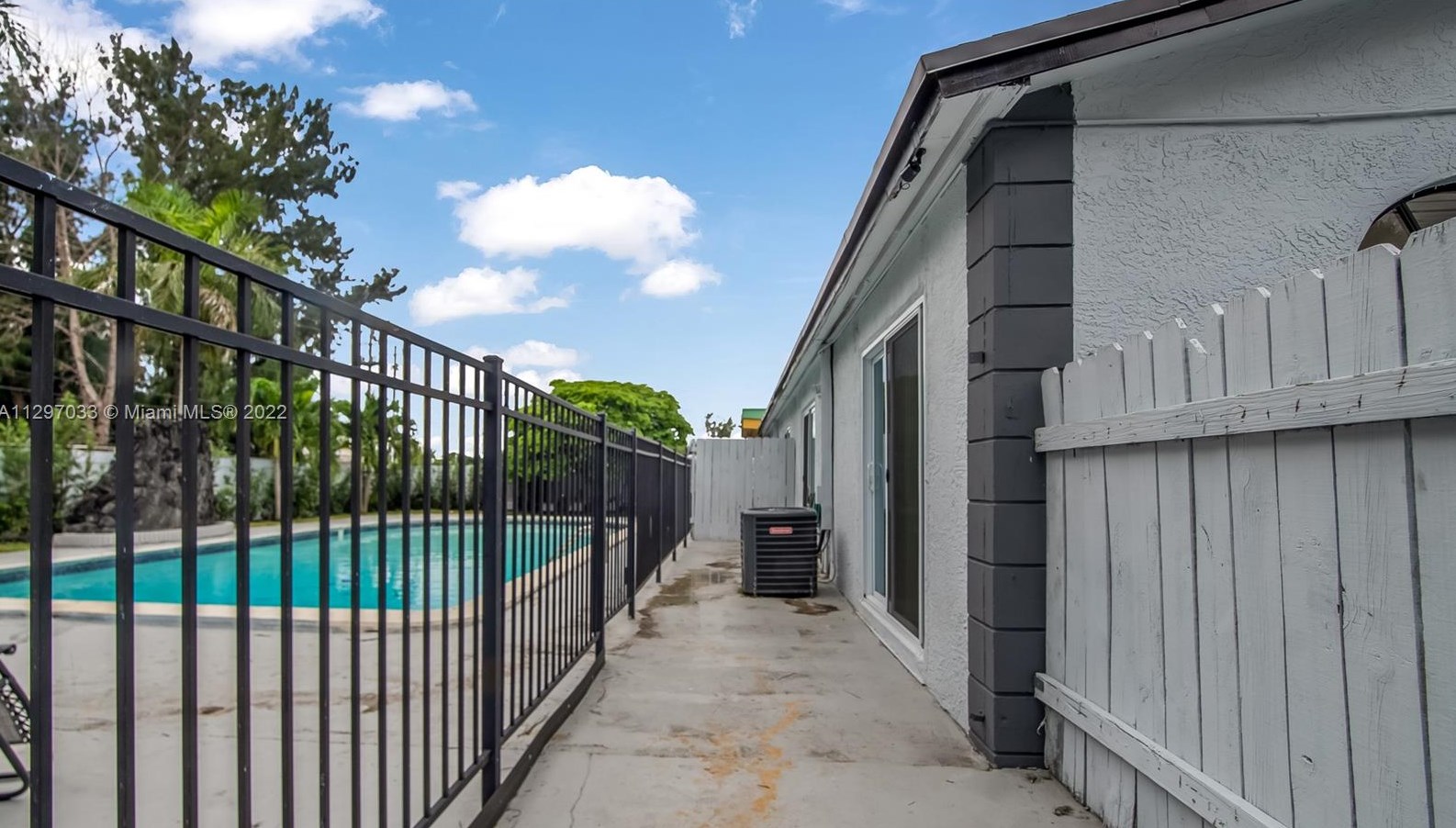 2530 175 Ter, Miami FL 33055-3632 exterior