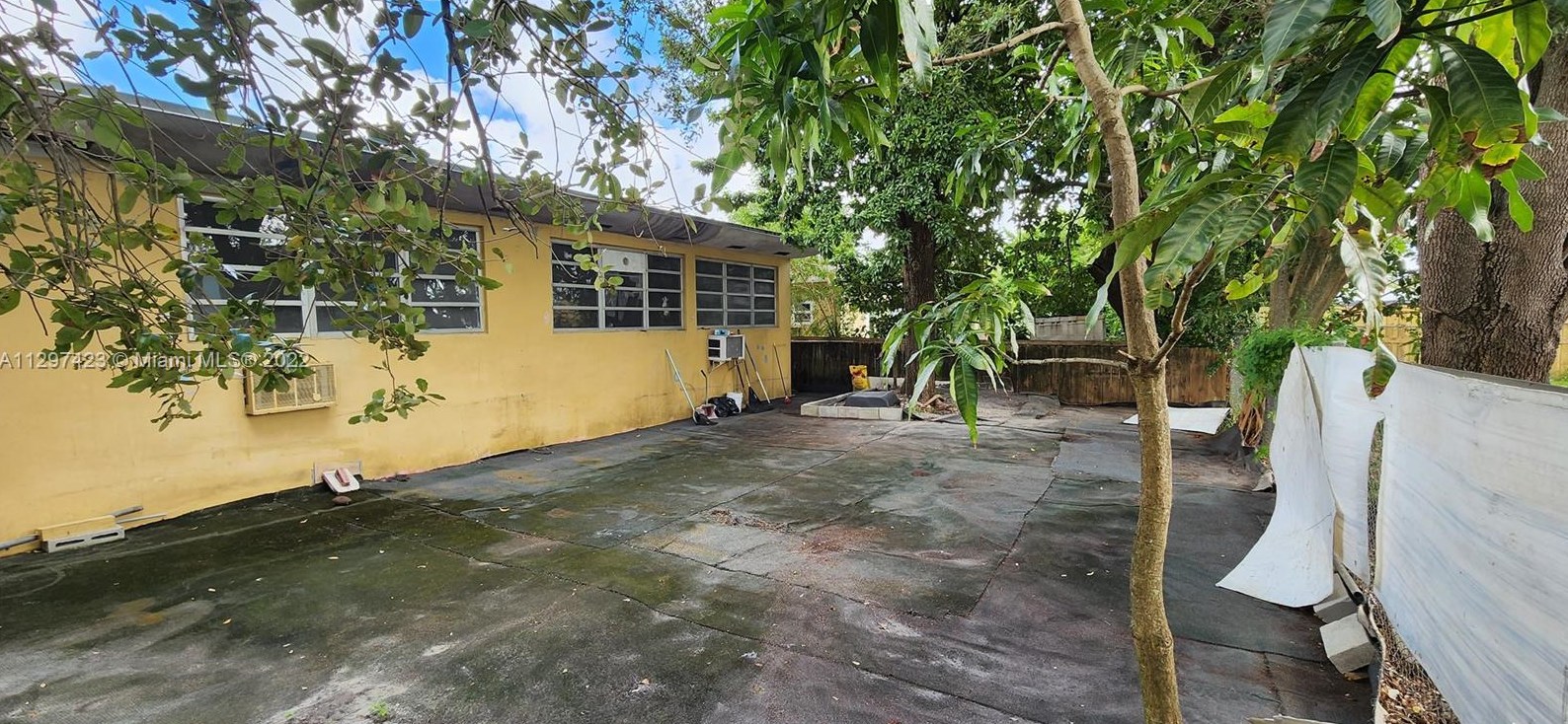 1260 69 St, Miami FL 33147-7152 exterior