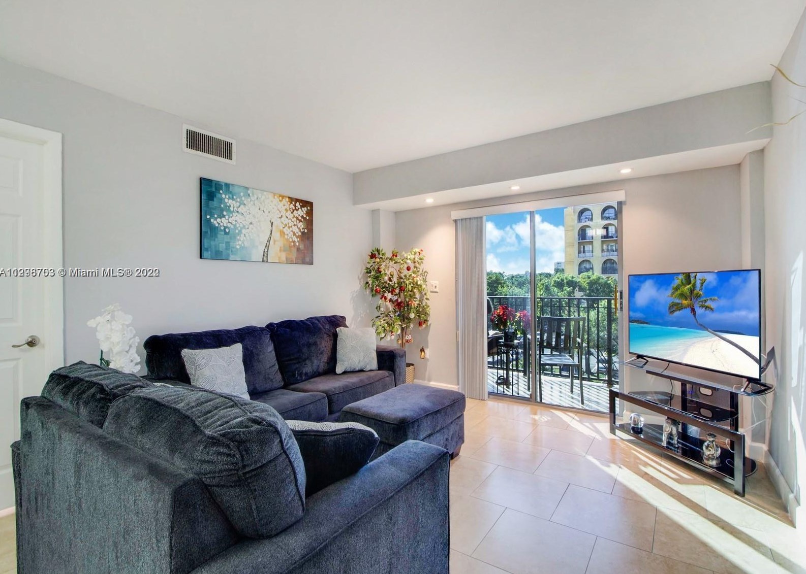 4717 7th St, Miami FL  33126-2201 exterior