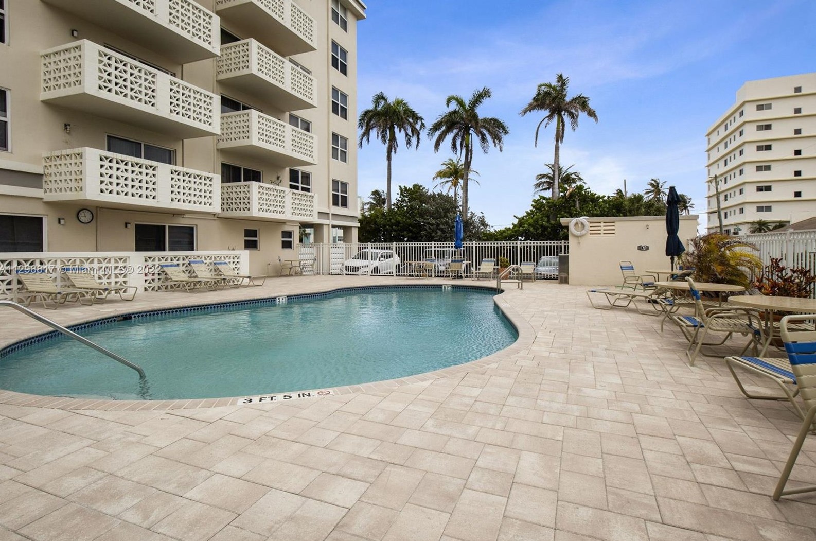 1901 Ocean Dr, Hollywood FL  33019-2423 exterior