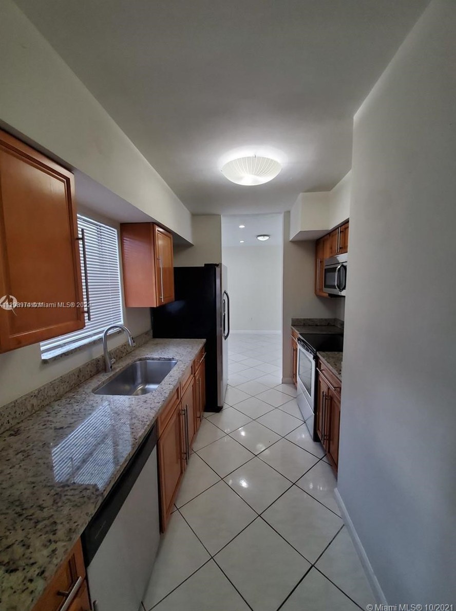 1630 157th Ter, Miami FL  33162-5633 exterior