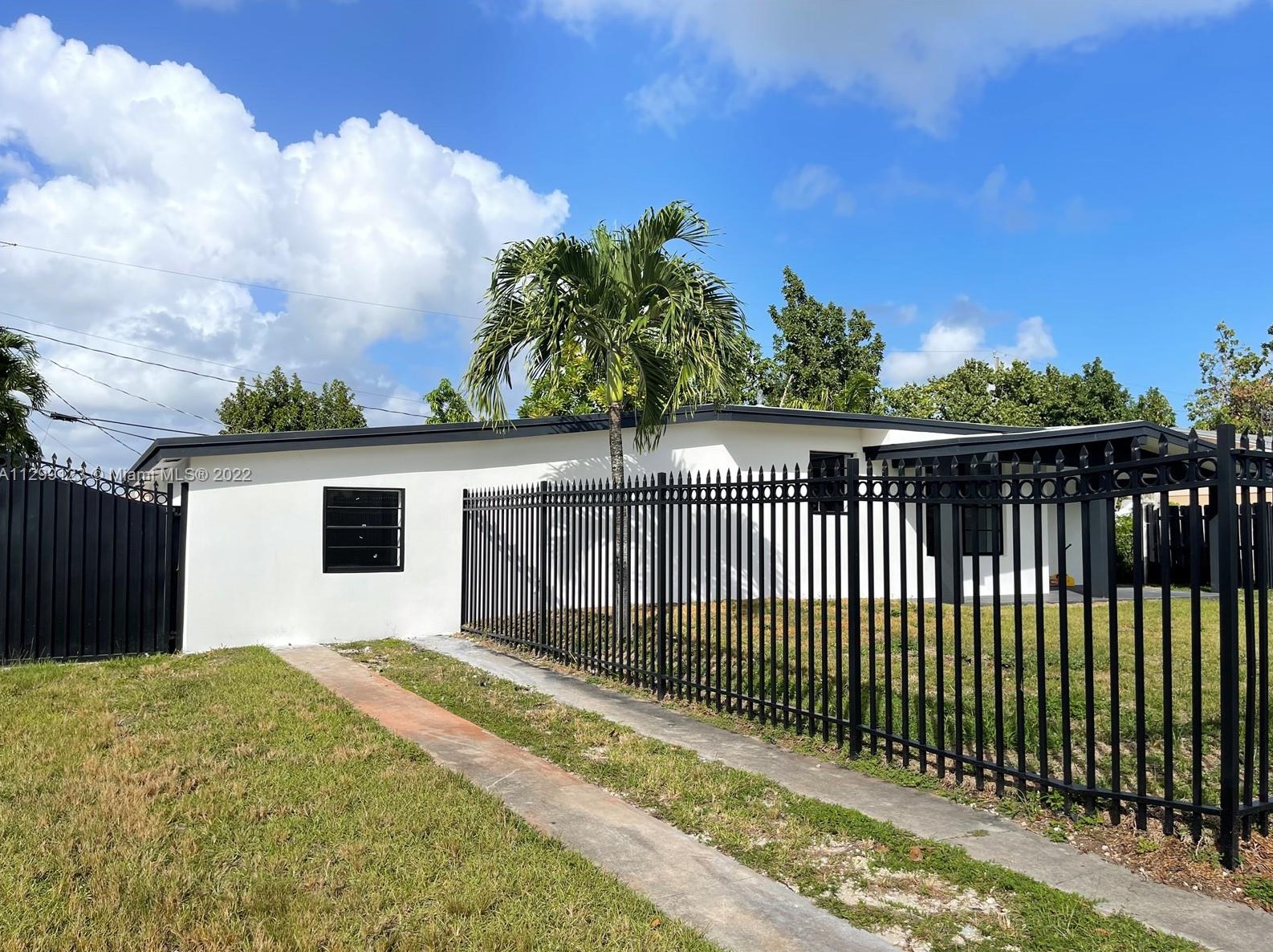 11821 177th Ter, Miami FL  33177-2352 exterior