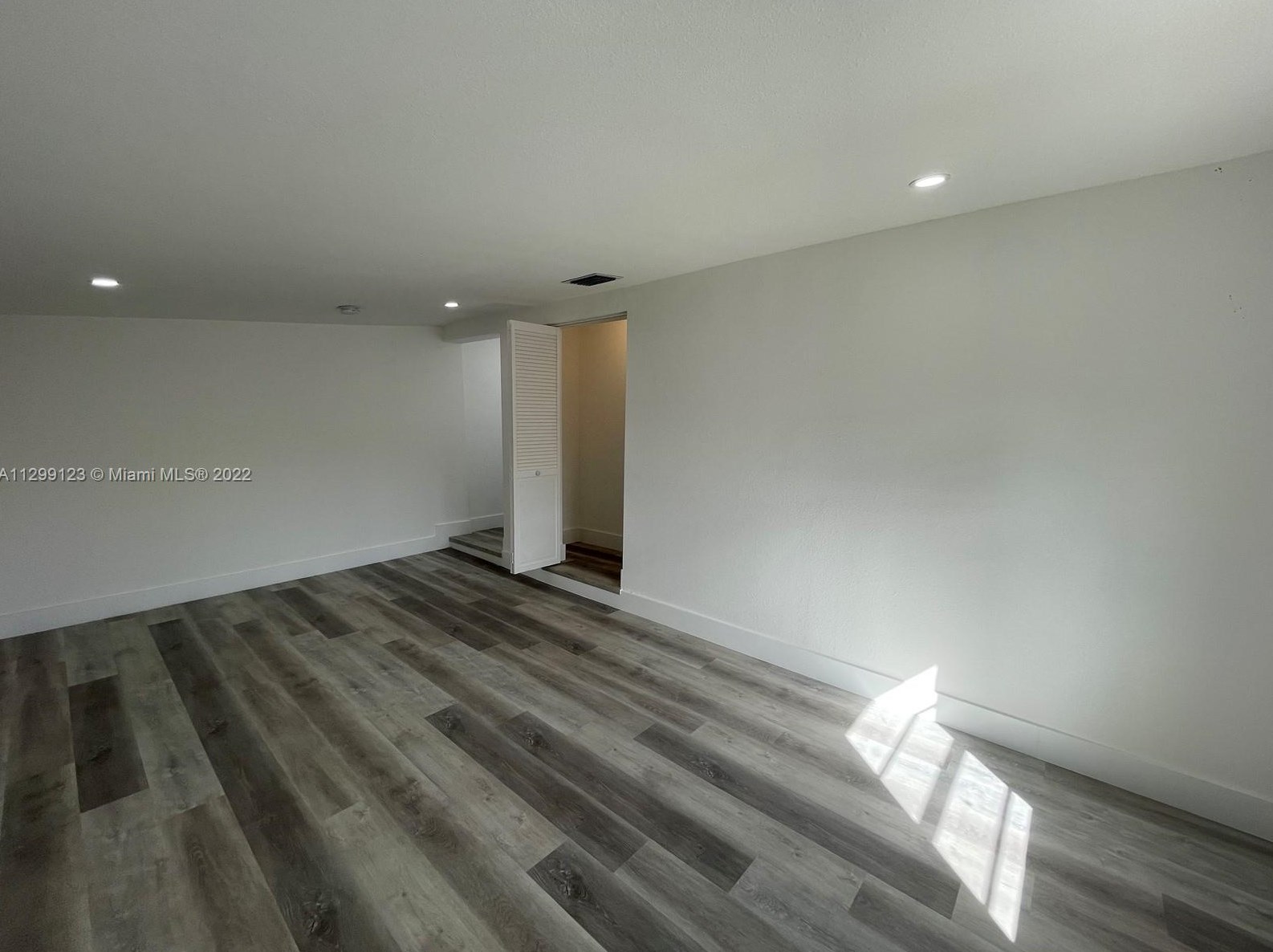 11821 177th Ter, Miami FL  33177-2352 exterior