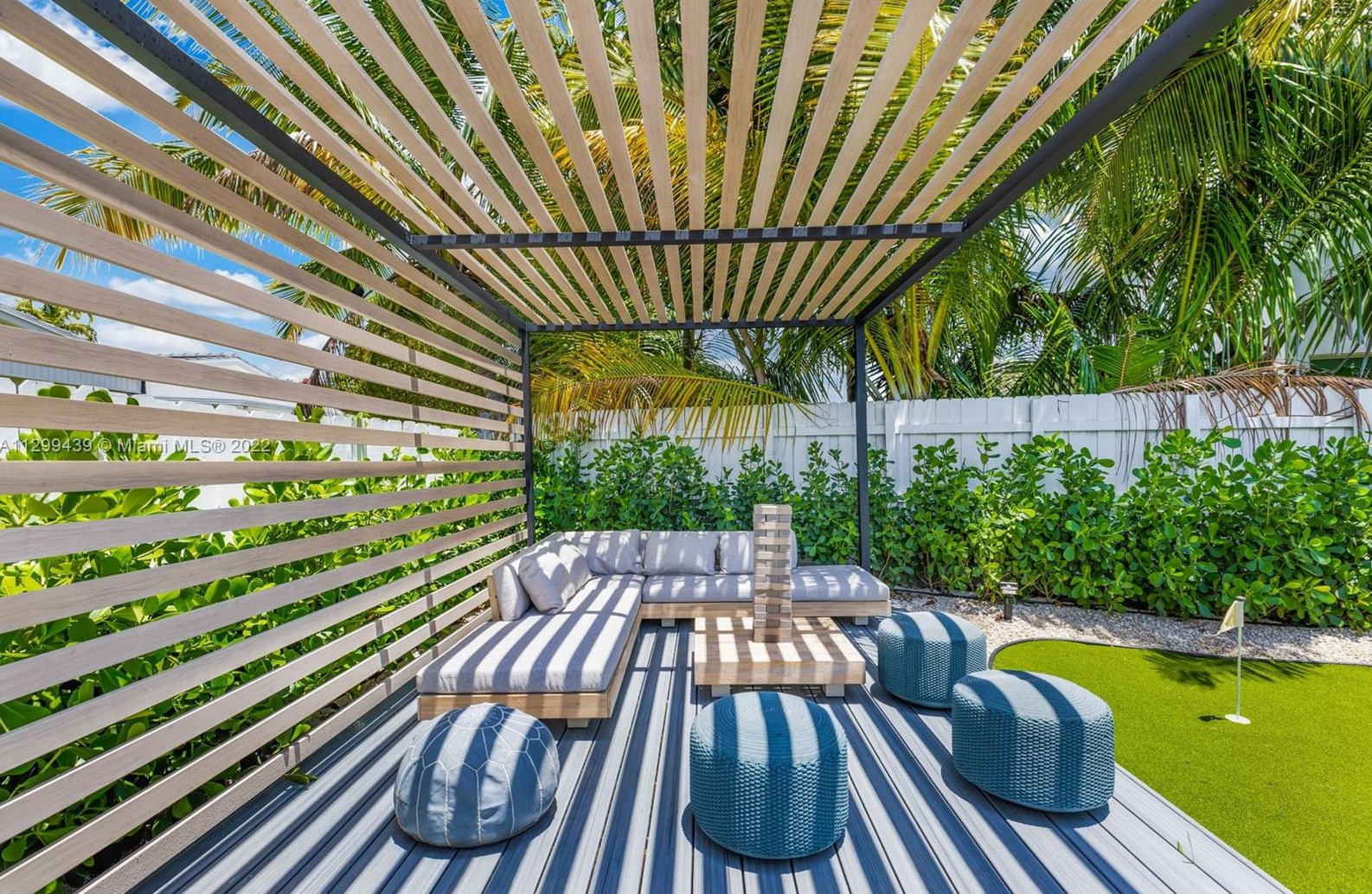 16520 35th Ave, Miami FL  33160-3817 exterior