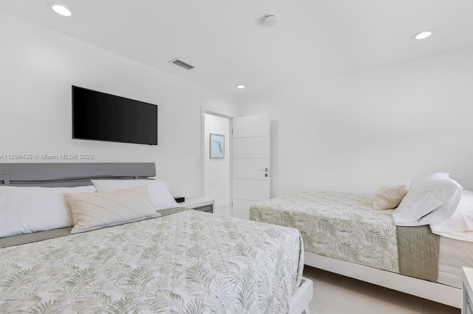 16520 35th Ave, Miami FL  33160-3817 exterior