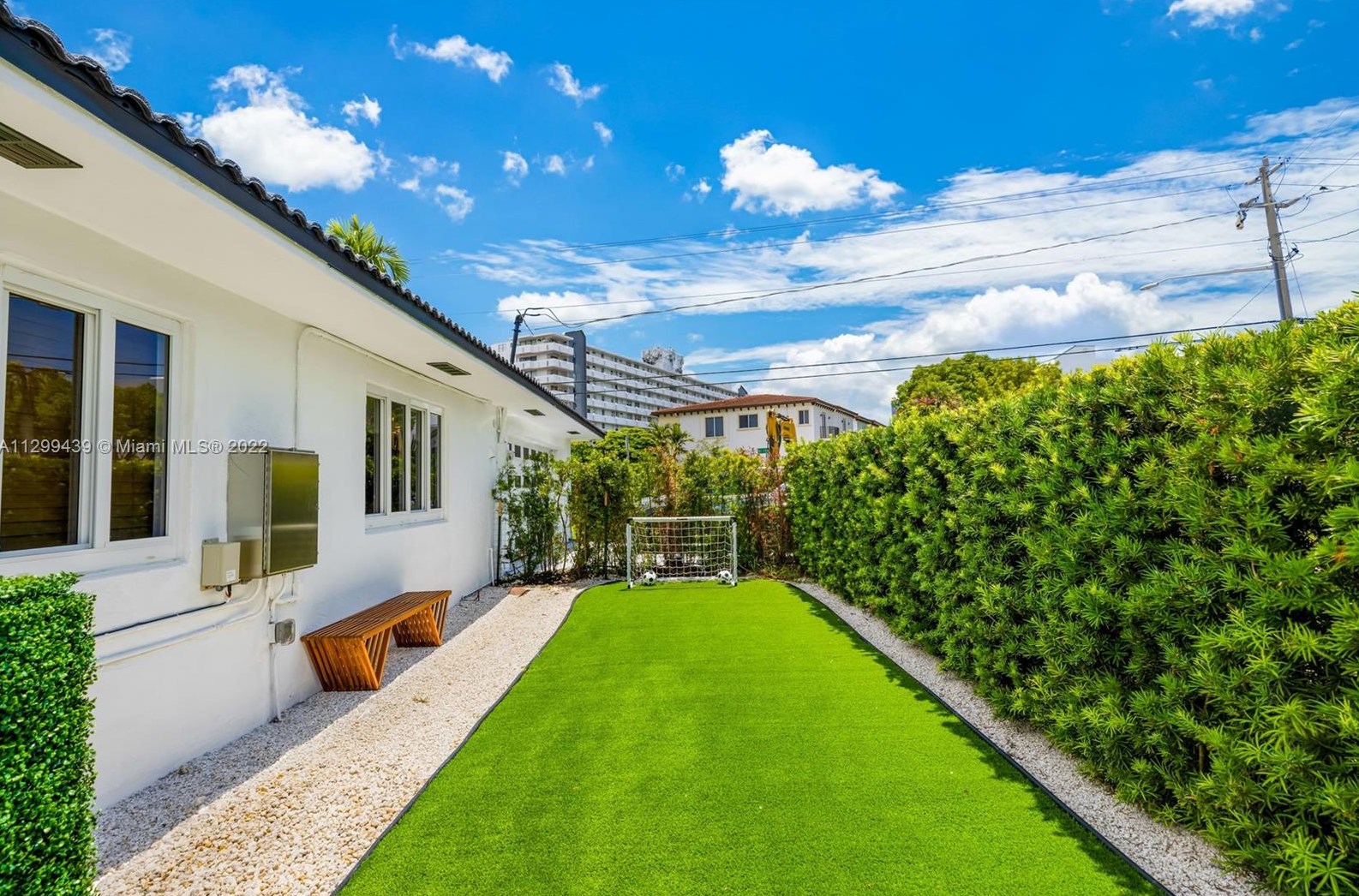 16520 35th Ave, Miami FL  33160-3817 exterior