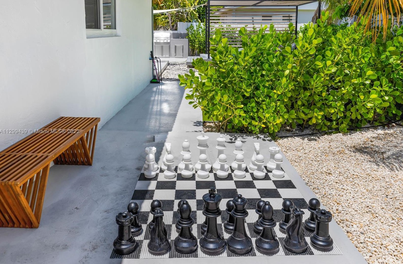 16520 35th Ave, Miami FL  33160-3817 exterior