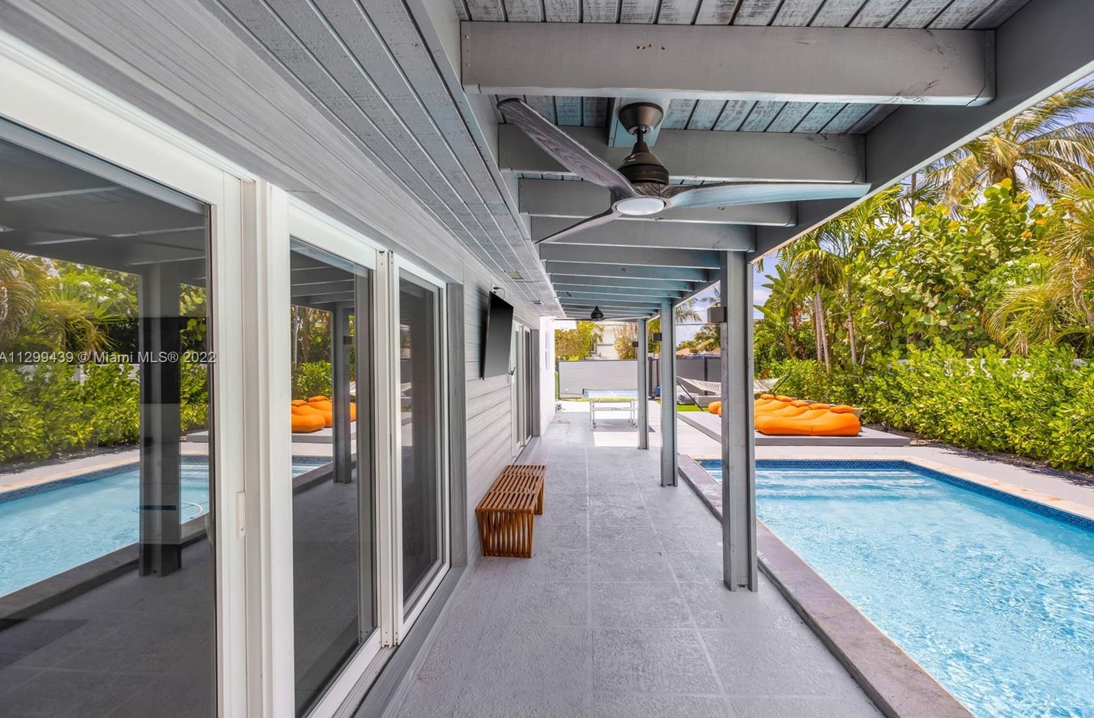 16520 35th Ave, Miami FL  33160-3817 exterior