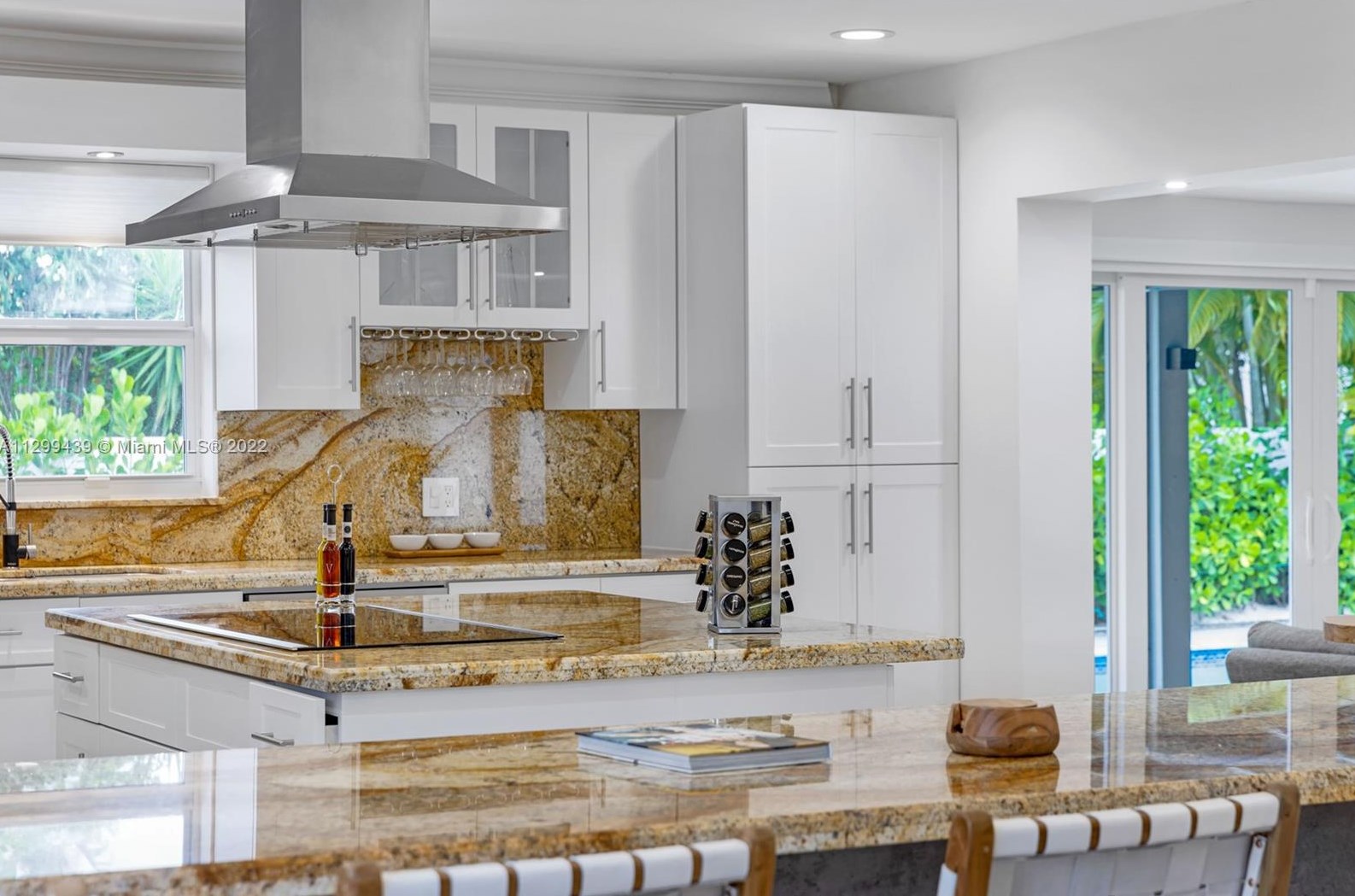 16520 35th Ave, Miami FL  33160-3817 exterior