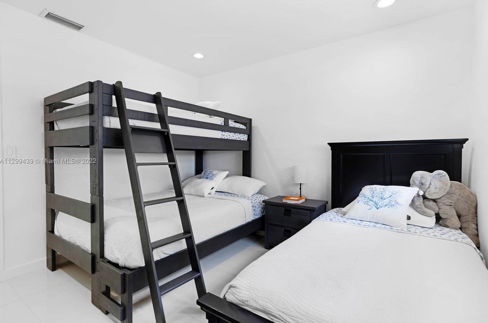 16520 35th Ave, Miami FL  33160-3817 exterior