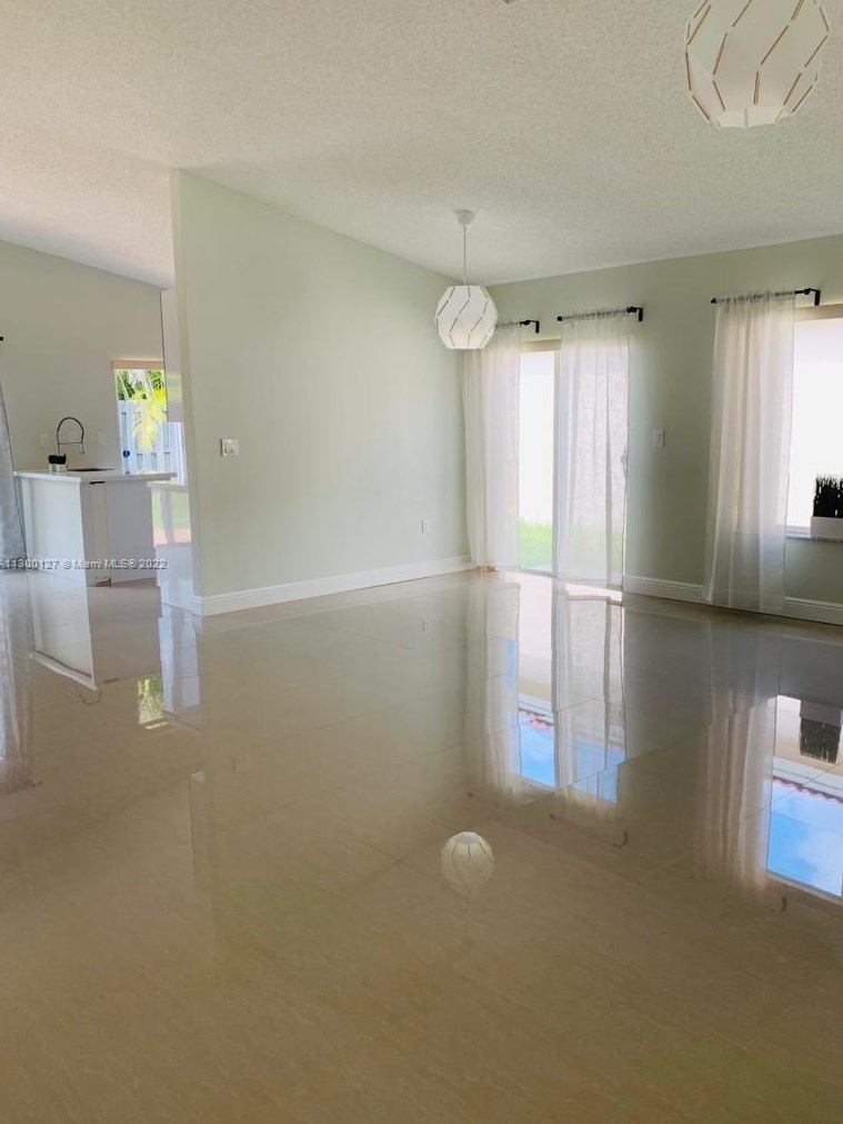 14315 177th Ter, Miami FL  33177-2625 exterior