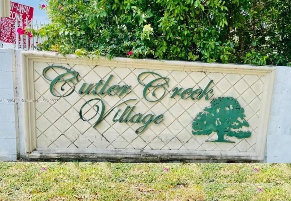 10350 220th St, Miami FL  33190-1108 exterior