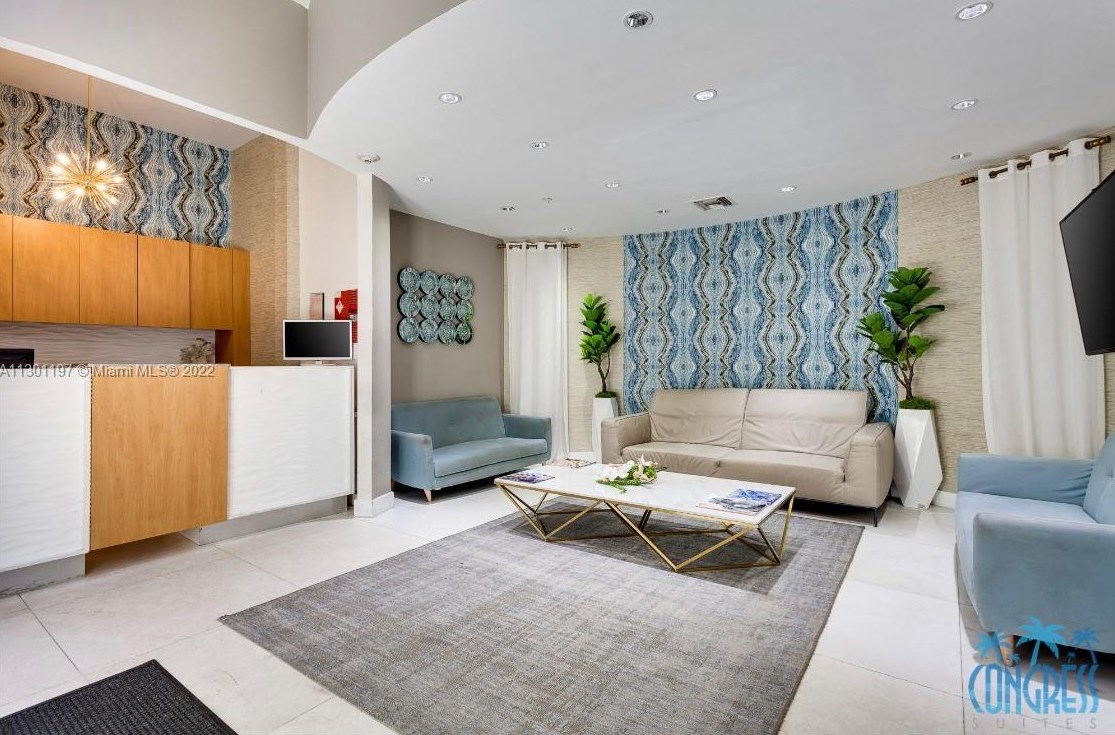 1052 Ocean Dr, Miami FL  33139-5014 exterior