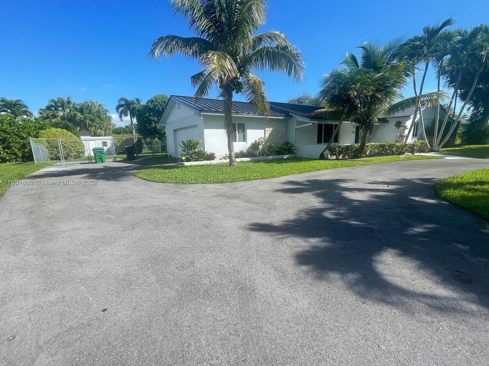 8785 176th Ter, Miami FL  33157-5852 exterior