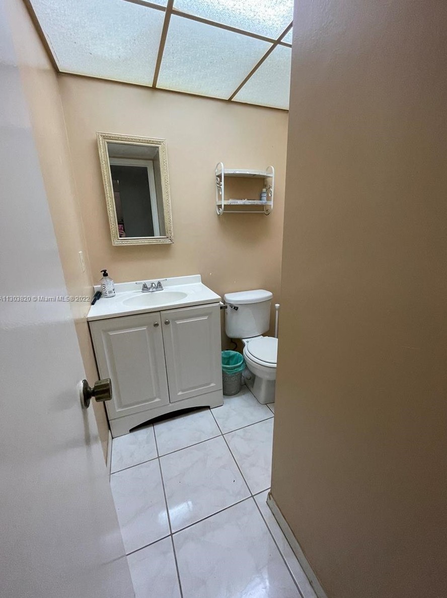 351 Cambridge Rd, Hollywood FL  33024-1177 exterior