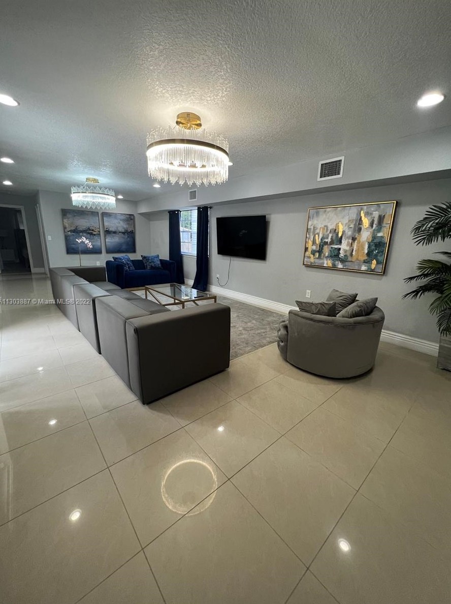 90 144th St, Miami FL  33168-4903 exterior