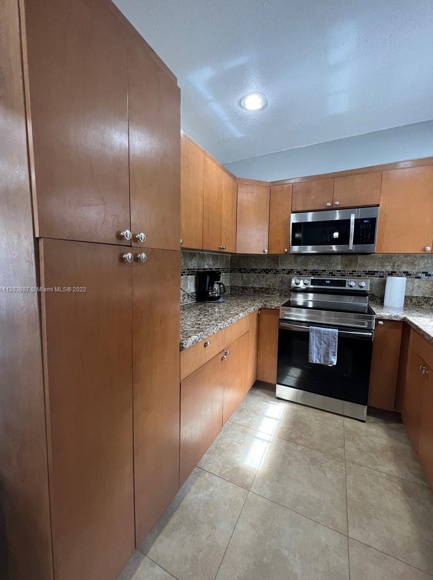 90 144th St, Miami FL  33168-4903 exterior