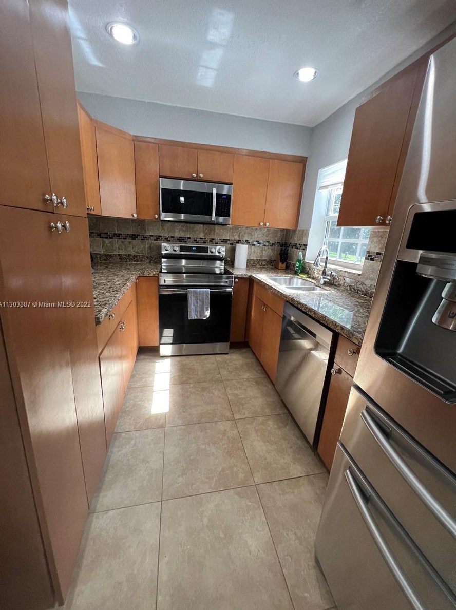 90 144th St, Miami FL  33168-4903 exterior