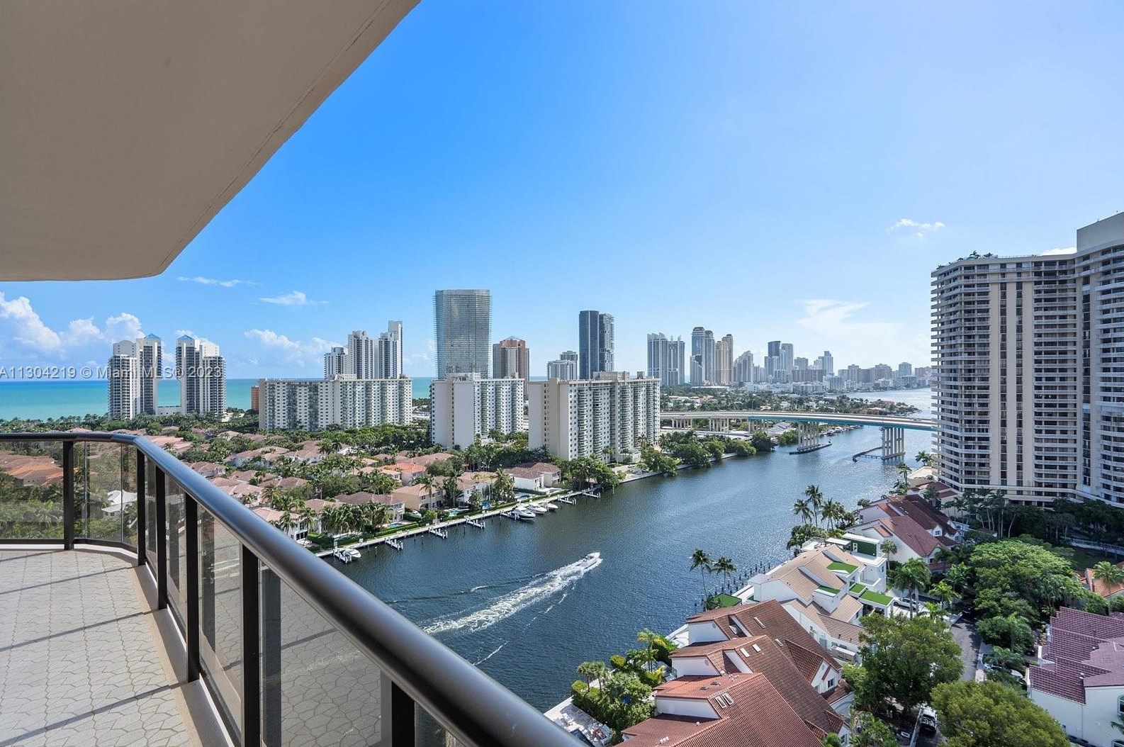 19667 Turnberry Way, Miami FL 33180-2796 exterior