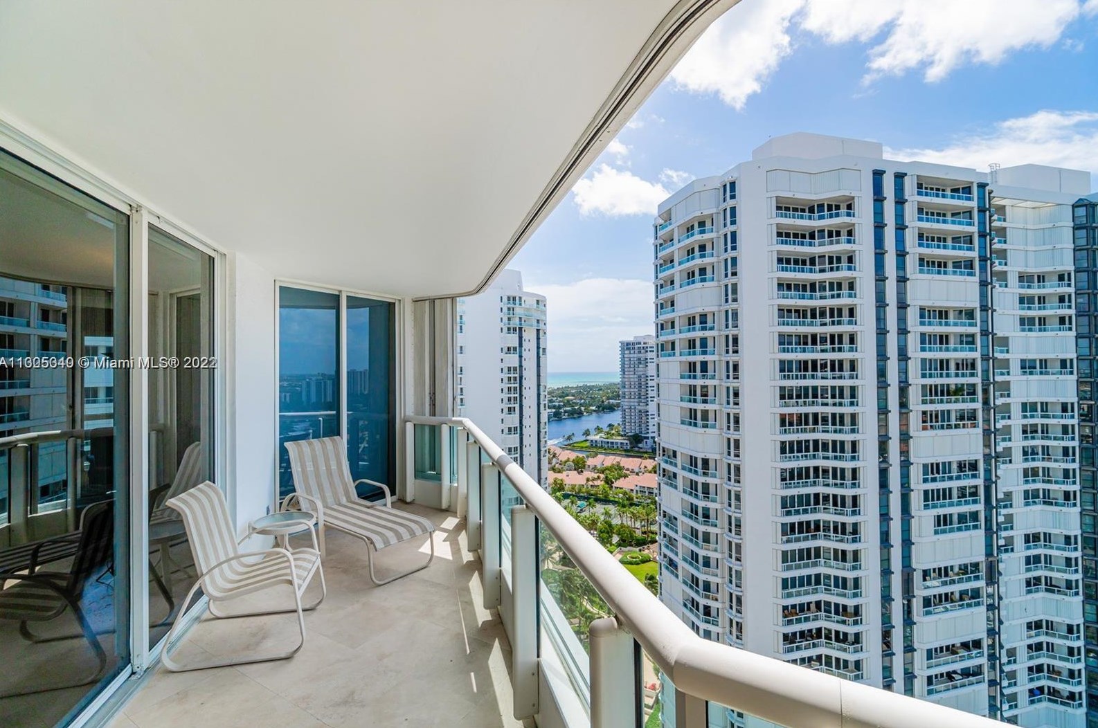 21205 Yacht Club Dr, Miami FL  exterior