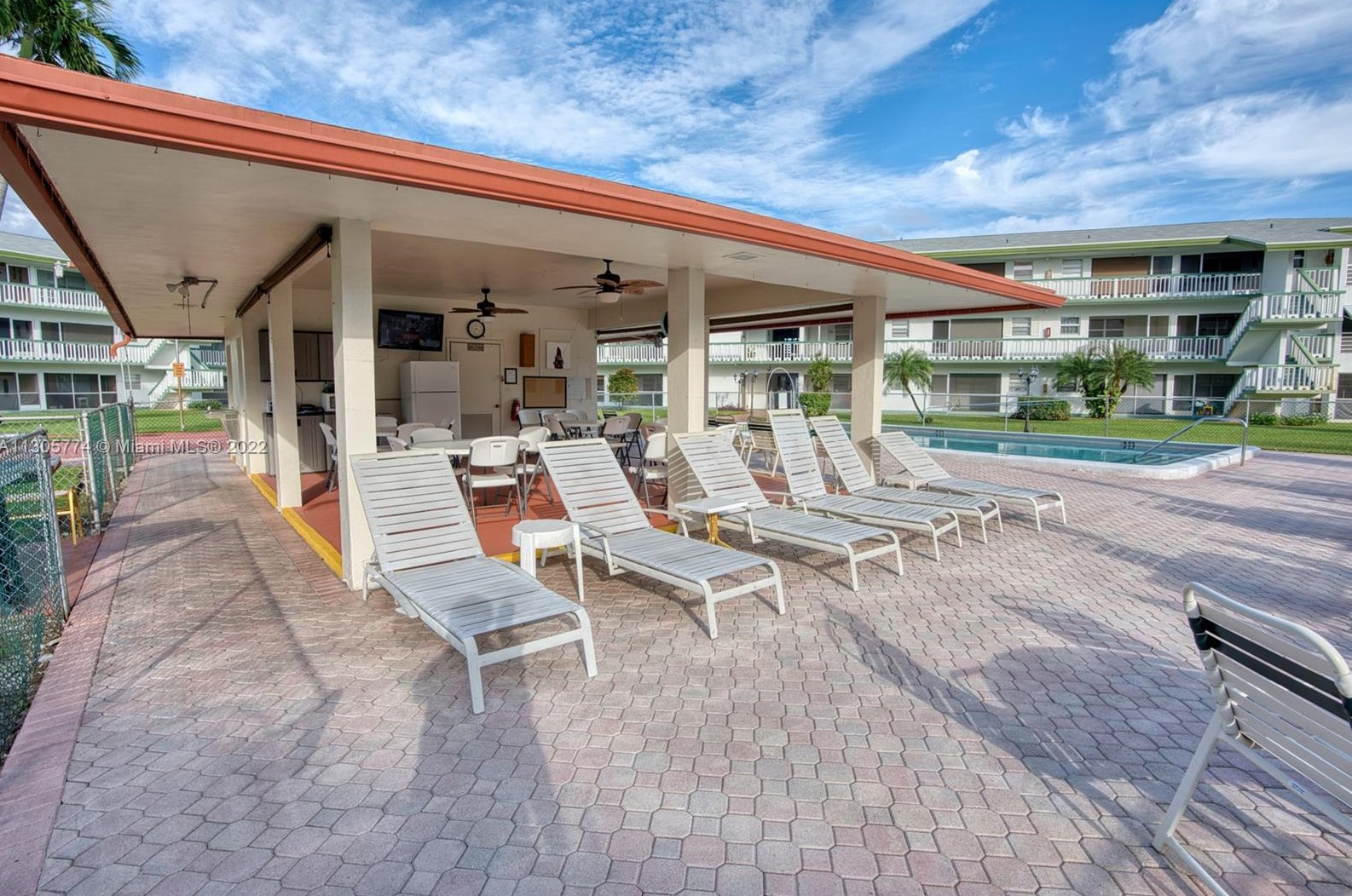 5300 Washington St, Hollywood FL  33021-7750 exterior