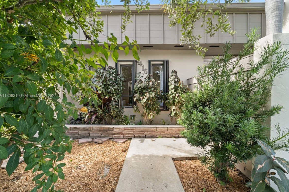 7416 106th Pl, Miami FL  33173-2945 exterior
