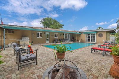 2225 NW 4th Ave - Photo 1