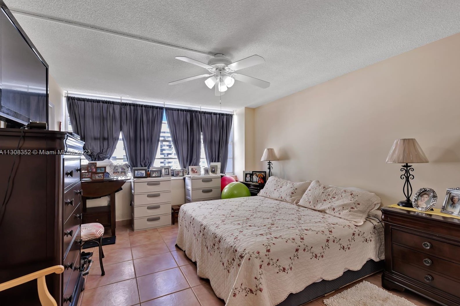 18061 Biscayne Blvd, Miami FL  33160-2594 exterior