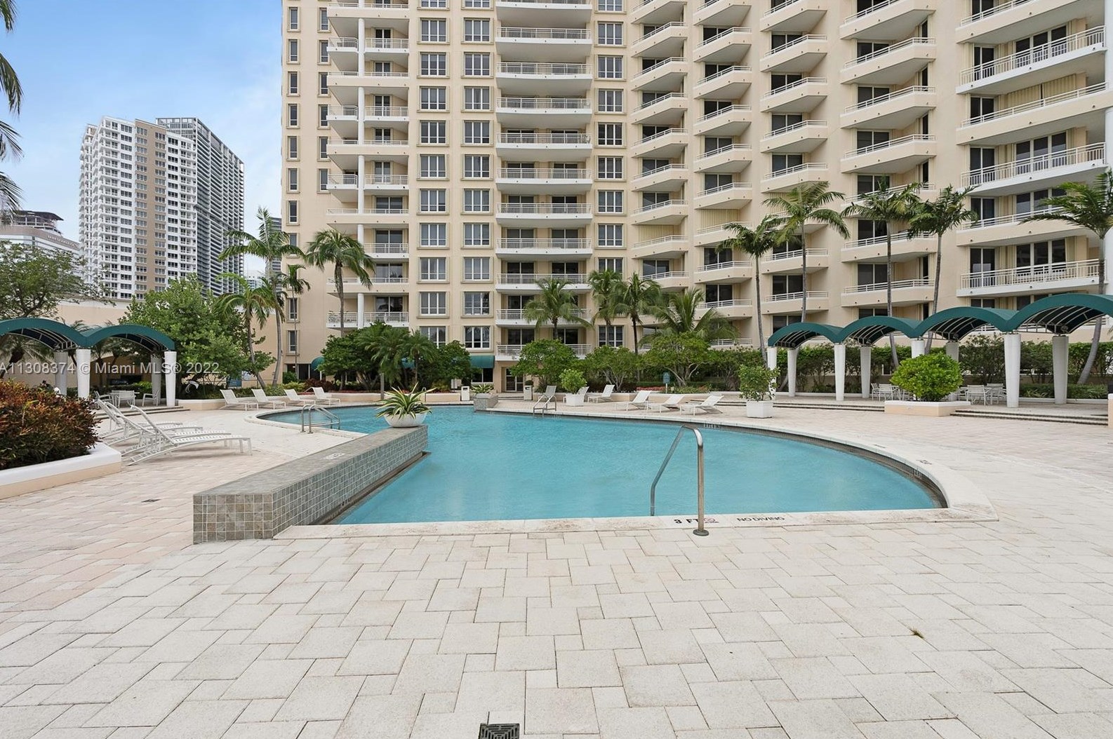 888 Brickell Key Dr, Miami FL  33131-2600 exterior