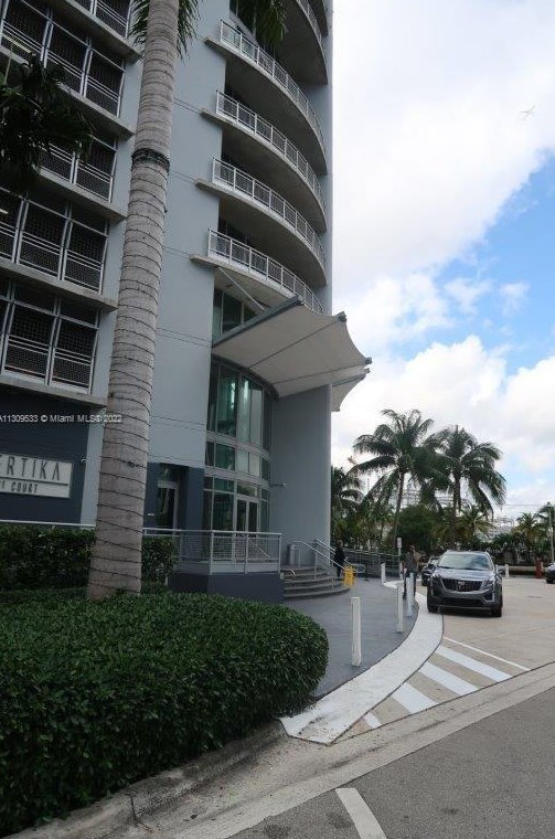 690 1st Ct, Miami FL  33130-2934 exterior