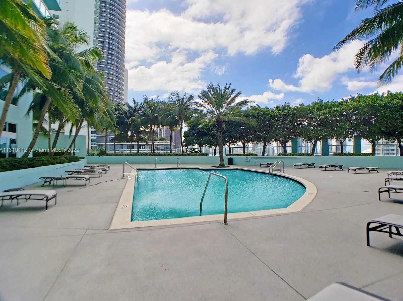 1900 Bayshore Dr, Miami FL 33133-3217 exterior