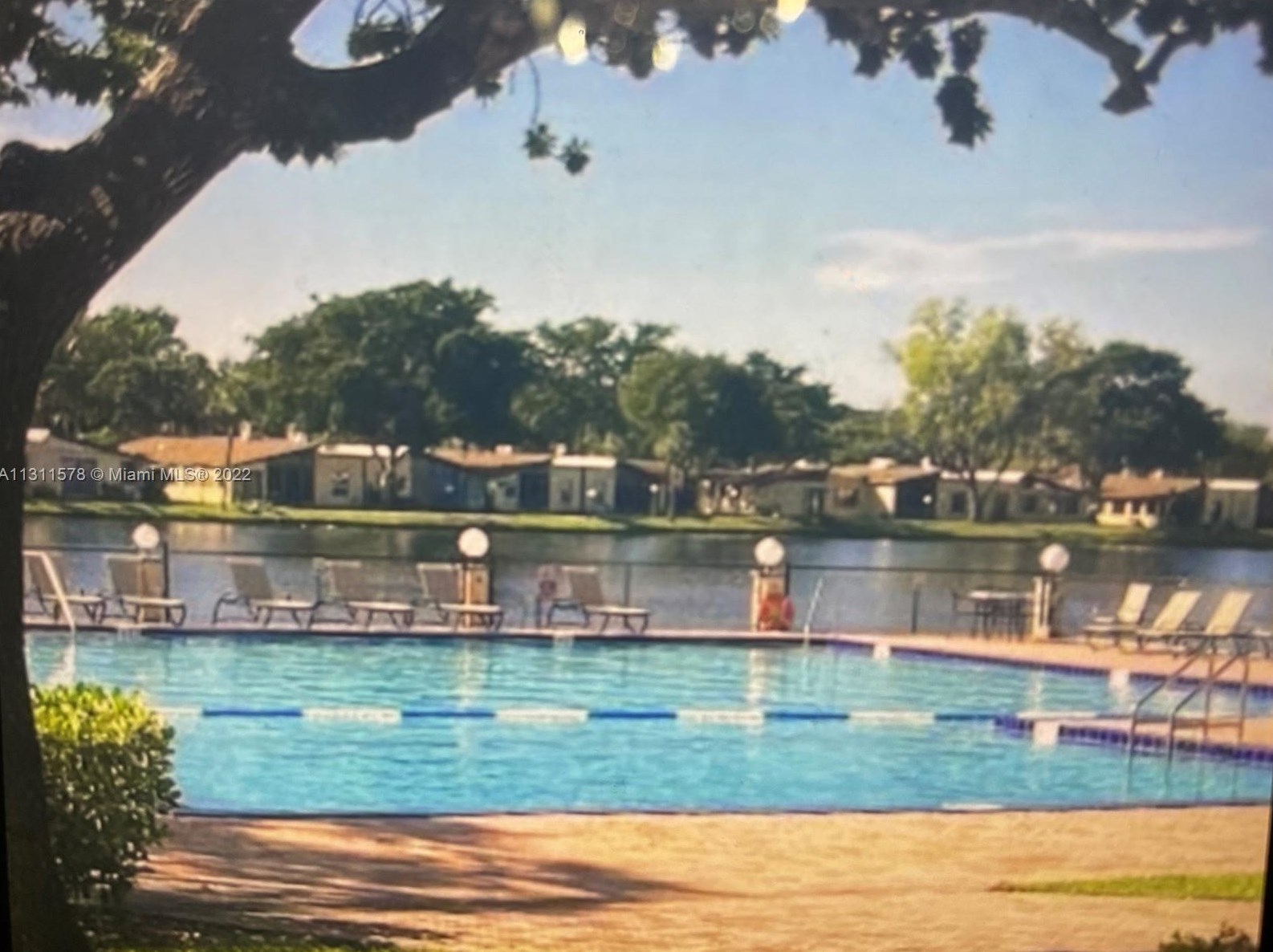 351 Cambridge Rd, Hollywood FL  33024-1177 exterior