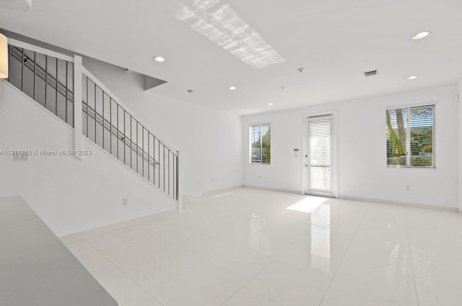 2641 212th Ter, Miami FL 33180 exterior