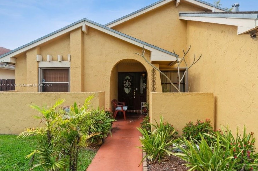 5316 151st Pl, Miami FL  33185-4007 exterior