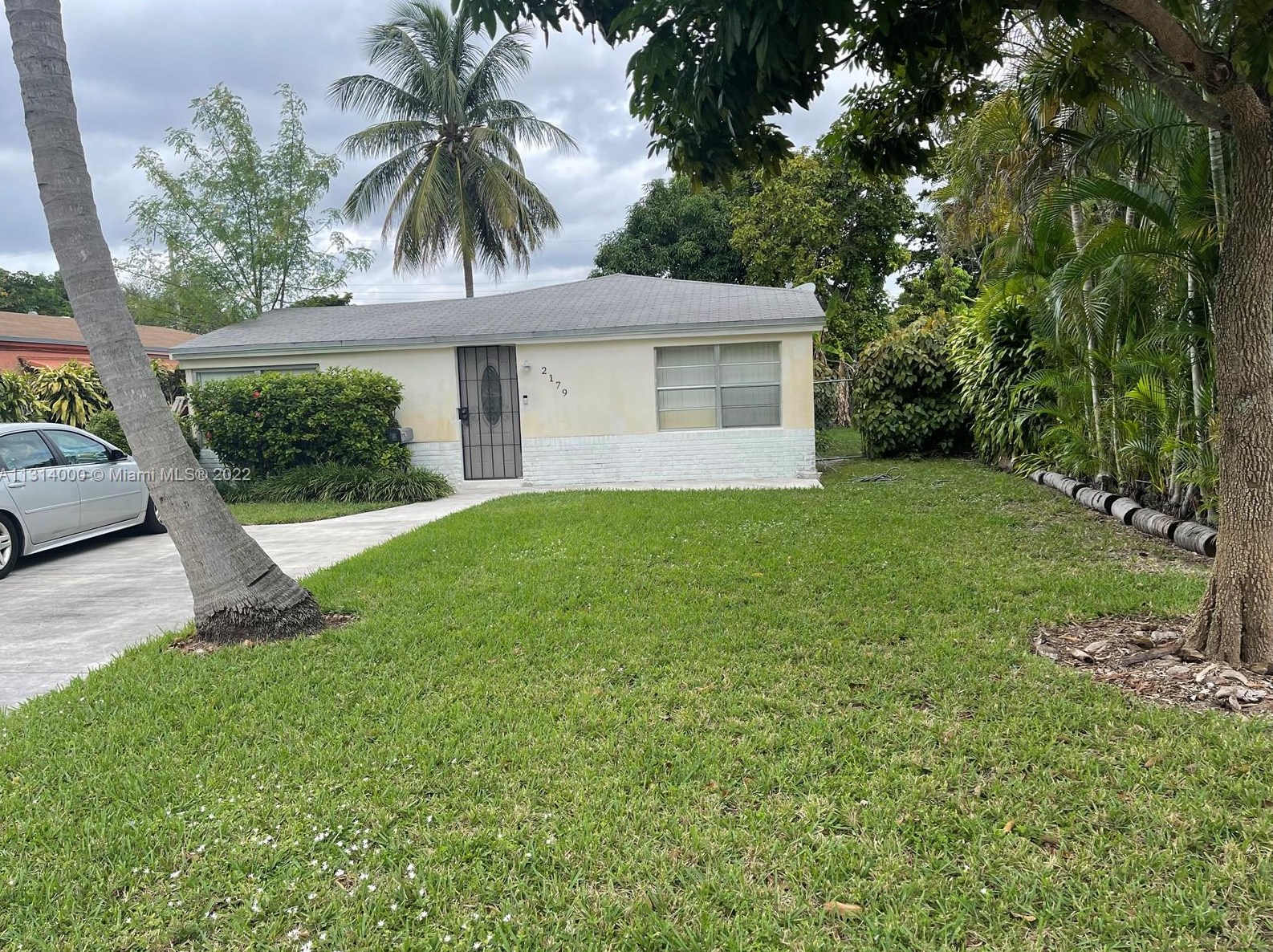 2179 182nd St, Miami FL  33162-1629 exterior