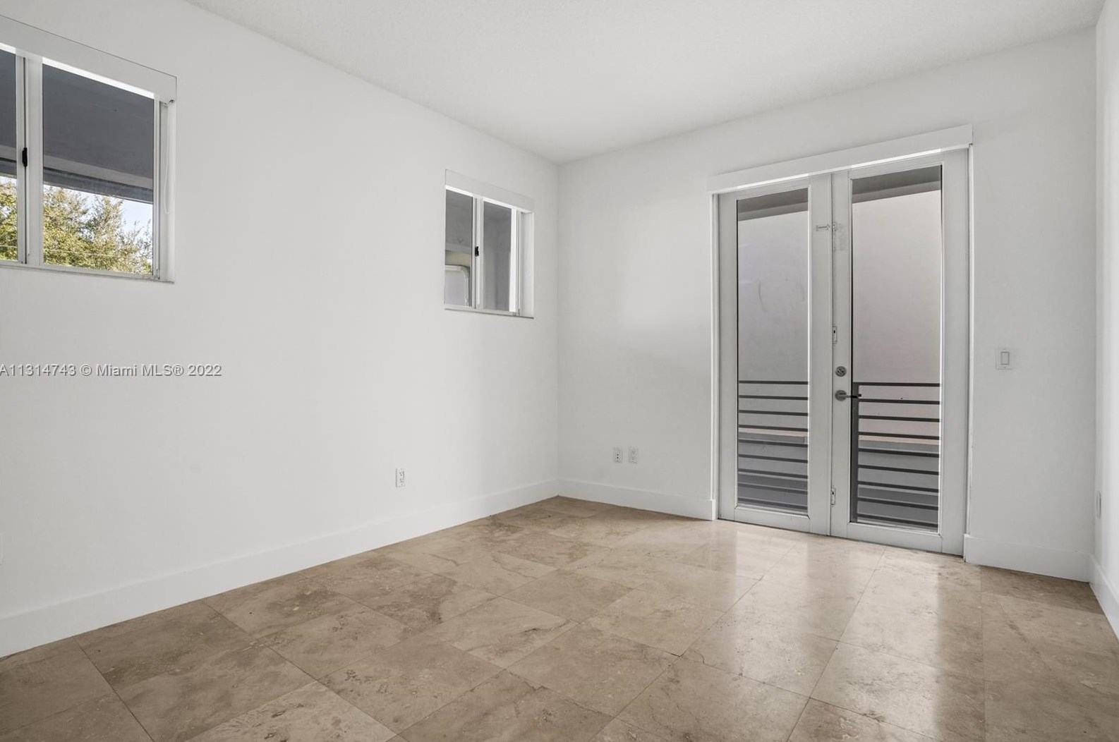 3384 Day Ave, Miami FL 33133-4902 exterior