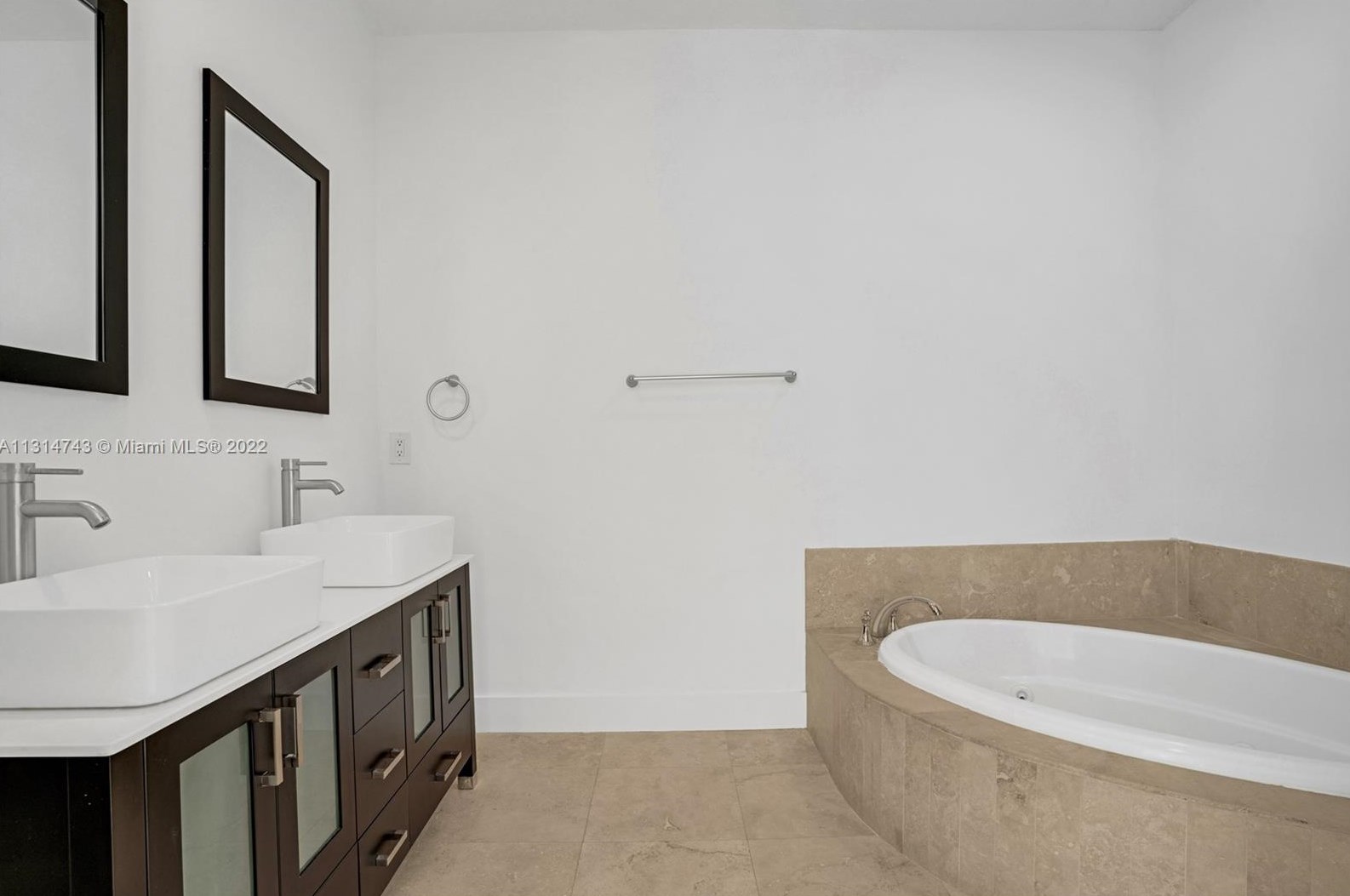 3384 Day Ave, Miami FL 33133-4902 exterior