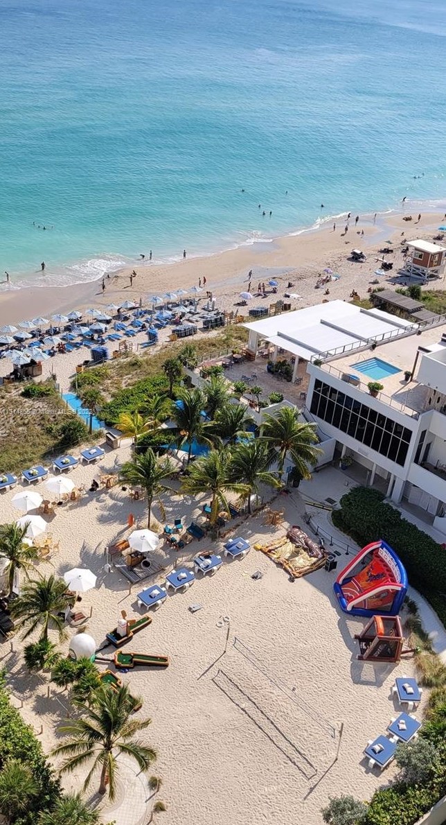 4001 Ocean Dr, Hollywood FL  33019-3005 exterior