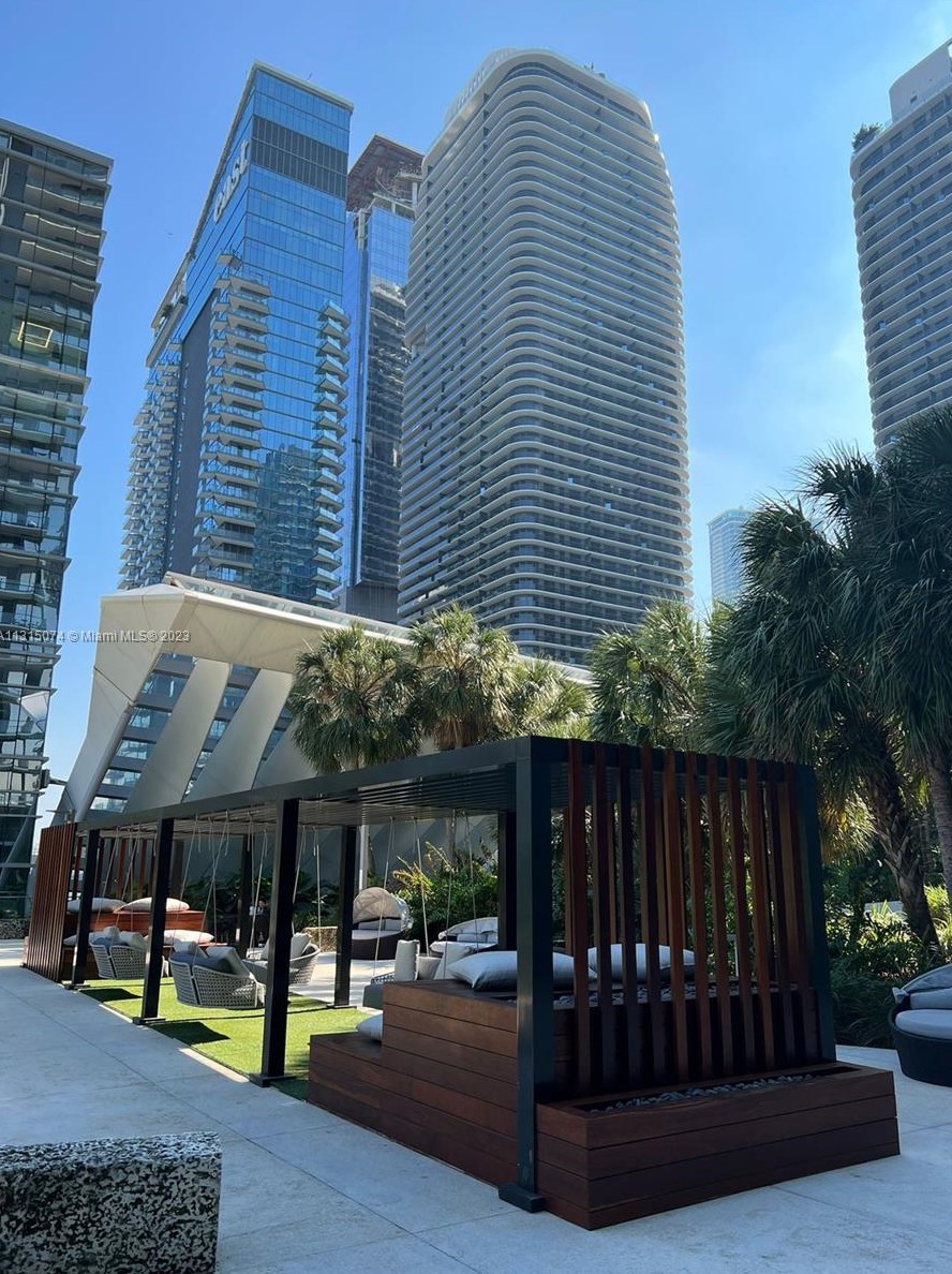 88 7th St, Miami FL exterior