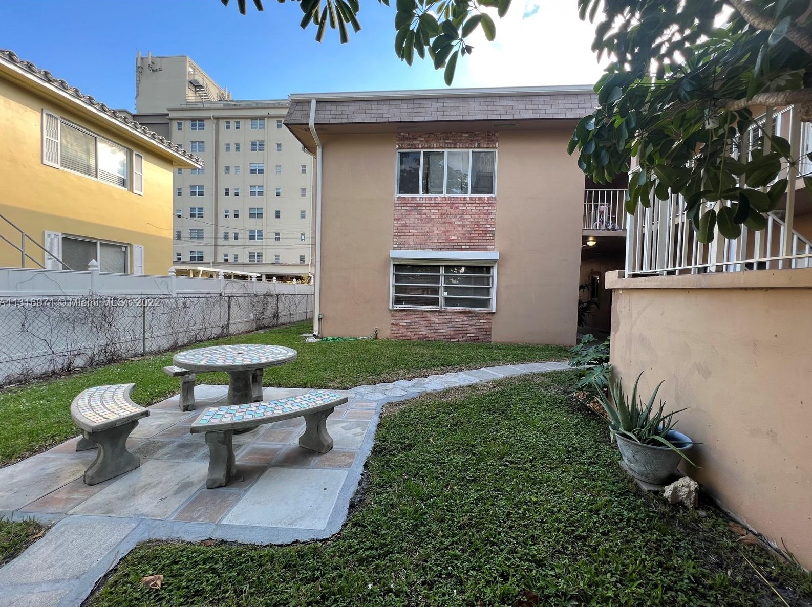 1832 Madison St, Hollywood FL  33020-5430 exterior