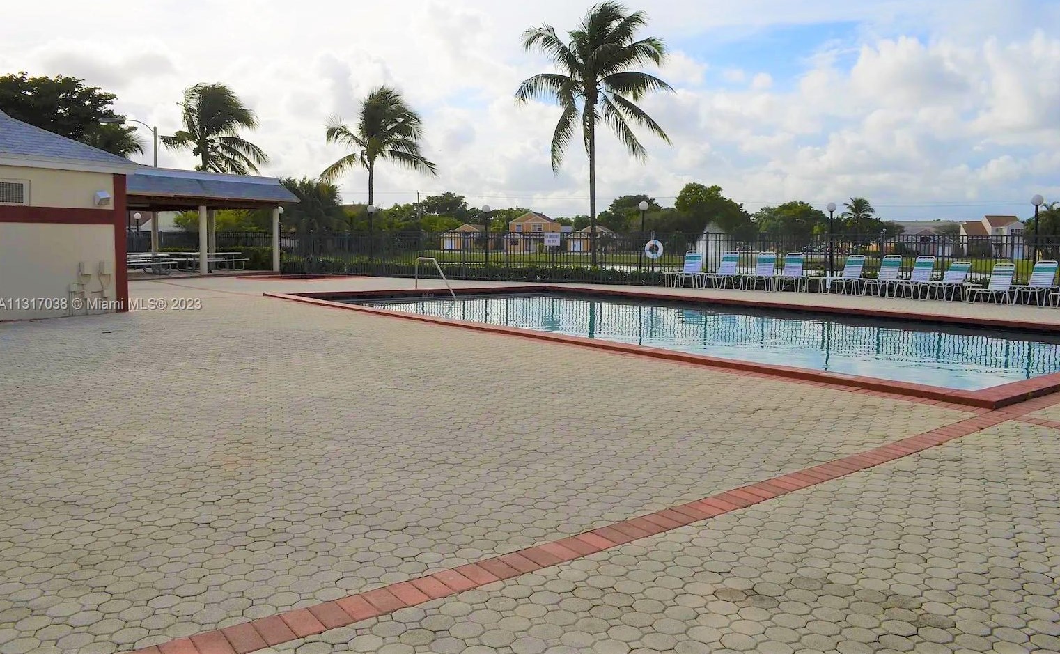 9824 Daffodil Ln, Hollywood FL  33025-2304 exterior