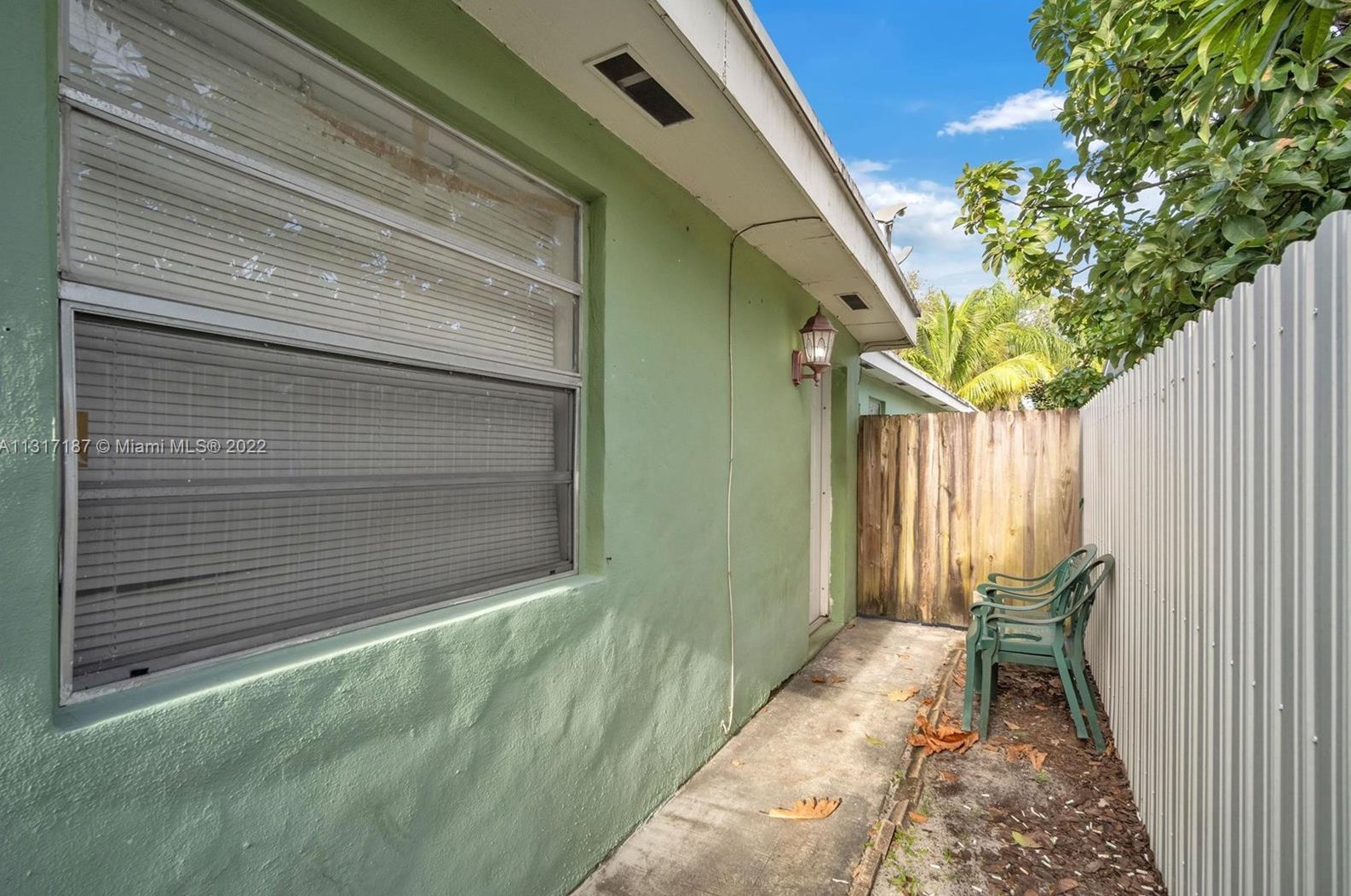 621 Glenn Pkwy, Hollywood FL 33021-5624 exterior