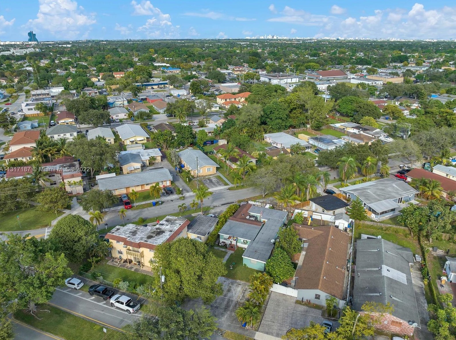 621 Glenn Pkwy, Hollywood FL 33021-5624 exterior