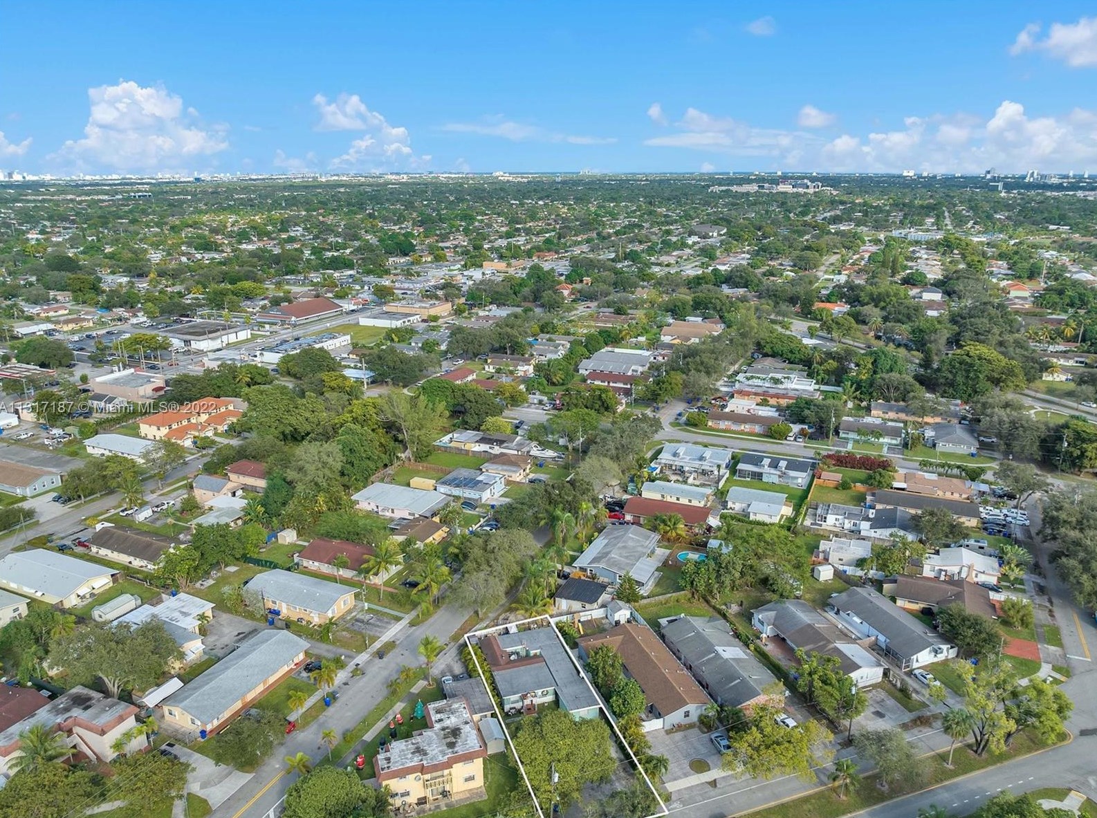 621 Glenn Pkwy, Hollywood FL 33021-5624 exterior