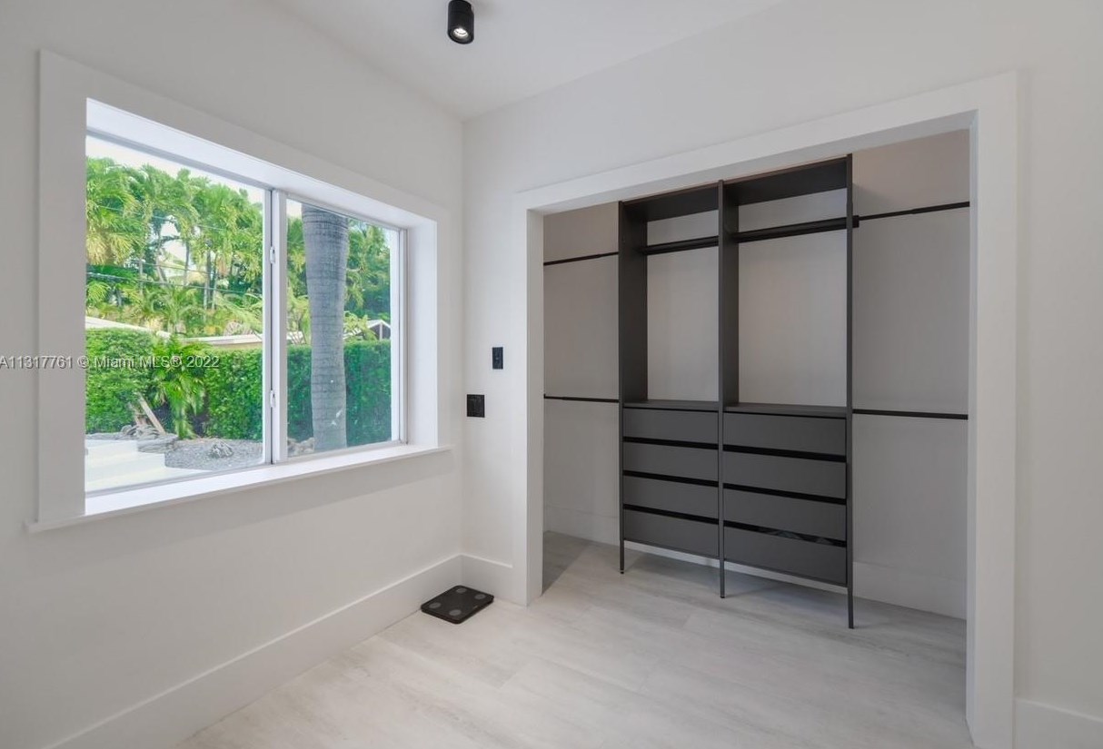 1033 Tyler St, Hollywood FL  33019-1303 exterior