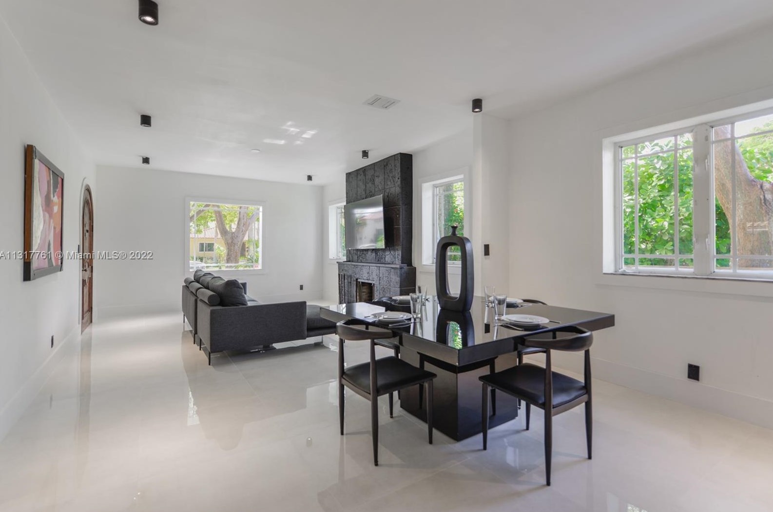 1033 Tyler St, Hollywood FL  33019-1303 exterior